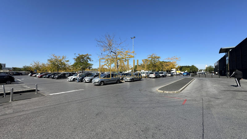 Local commercial - 2 800 m²