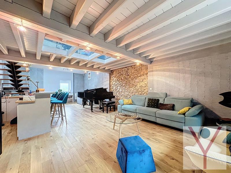 Maison - 316 m² - 8 pièces