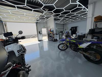 Local d'activité / Entrepôt - 93 m² - 2 pièces