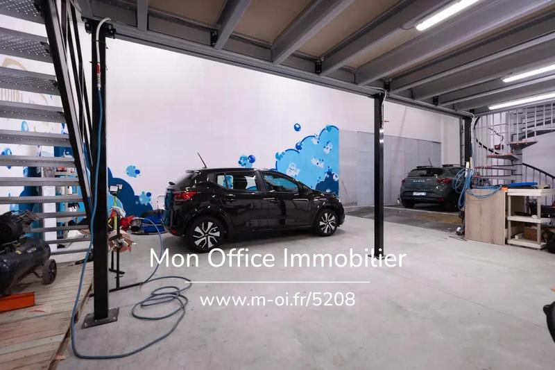 Local d'activité / Entrepôt - 252 m² - 10 pièces