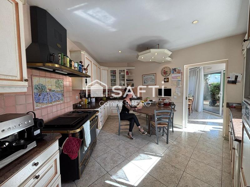 Maison - 280 m² - 5 pièces