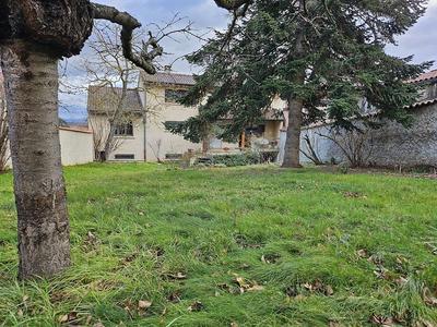 Maison traditionnelle - 300 m² - 10 pièces