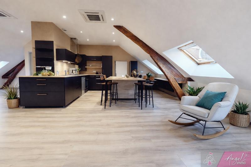 Loft - 124 m² - 5 pièces