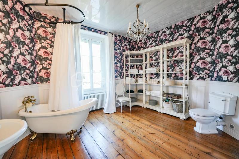 Maison de maîtres - 256 m² - 8 pièces