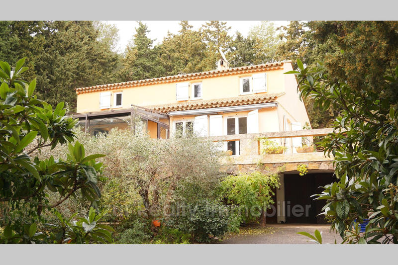 Villa - 152 m² - 8 pièces