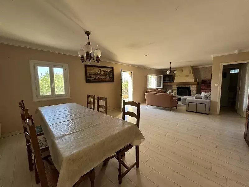 Maison - 232 m² - 8 pièces