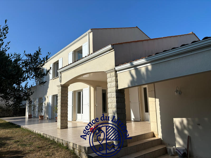 Maison - 220 m² - 8 pièces