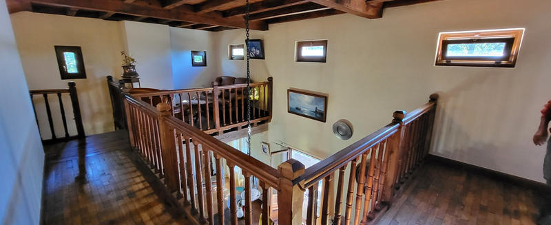 Maison - 235 m² - 11 pièces