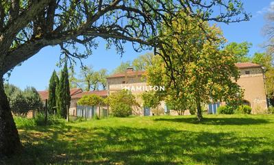 Propriété - 655 m² - 18 pièces