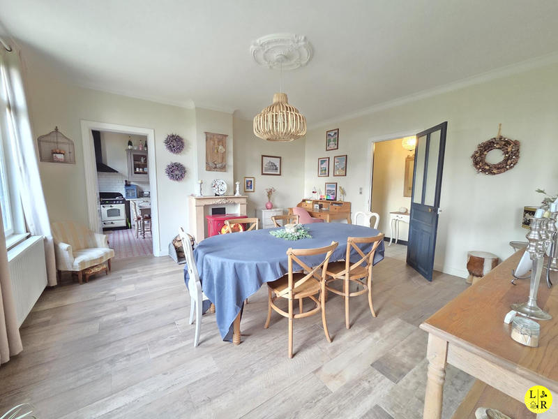 Maison - 327 m² - 10 pièces