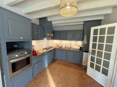 Maison - 280 m² - 6 pièces