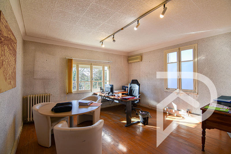 Maison - 270 m² - 11 pièces