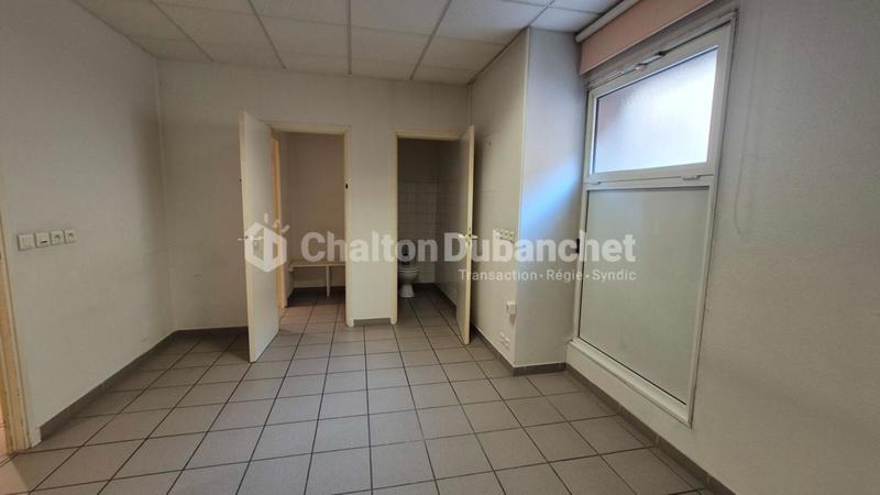 Local d'activité / Entrepôt - 250 m² - 5 pièces