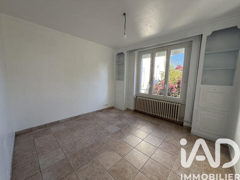 Maison - 213 m² - 9 pièces