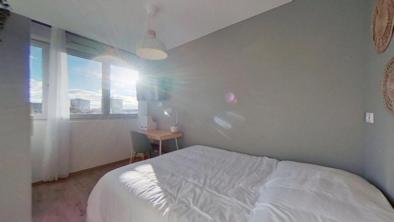 Chambre - 90 m² - 6 pièces