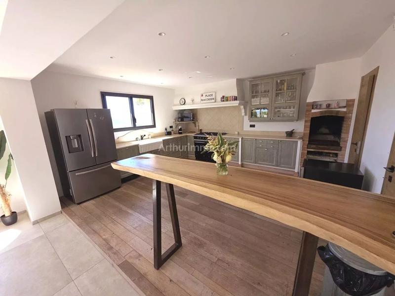 Maison - 259 m² - 10 pièces