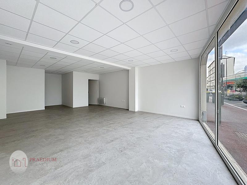 Local commercial - 122 m² - 2 pièces