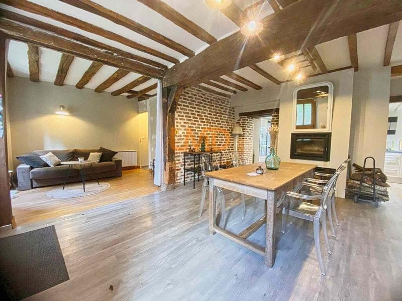 Propriété - 234 m² - 9 pièces