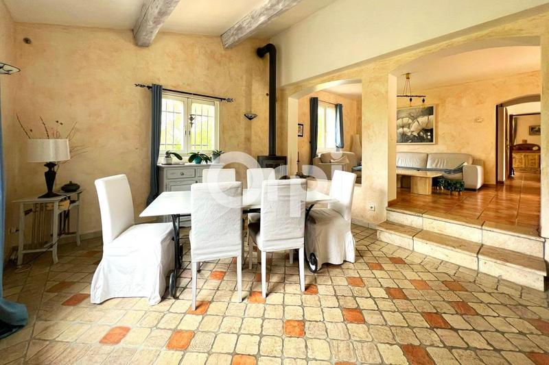 Maison - 180 m² - 6 pièces