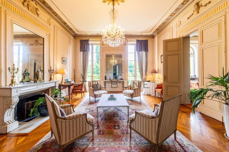 Maison - 500 m² - 10 pièces