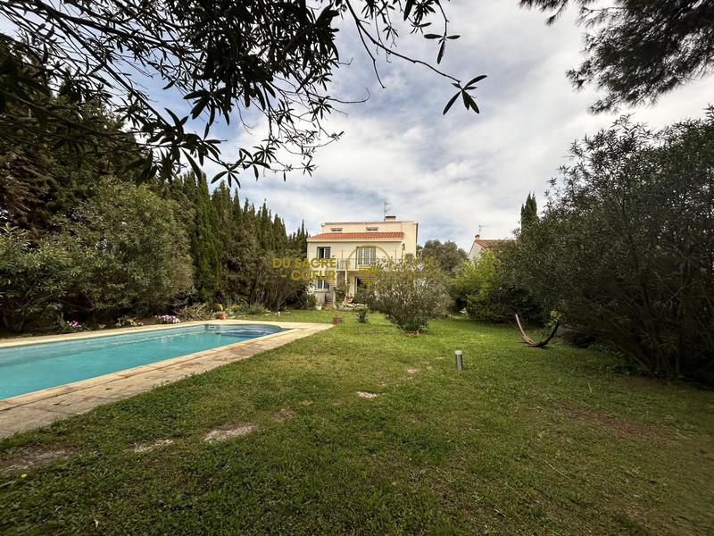 Maison - 213 m² - 6 pièces