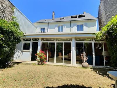 Maison - 212 m² - 8 pièces