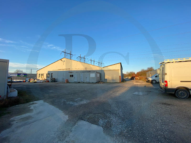 Local d'activité / Entrepôt - 650 m²