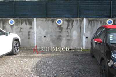 Parking / Garage - 11 m²