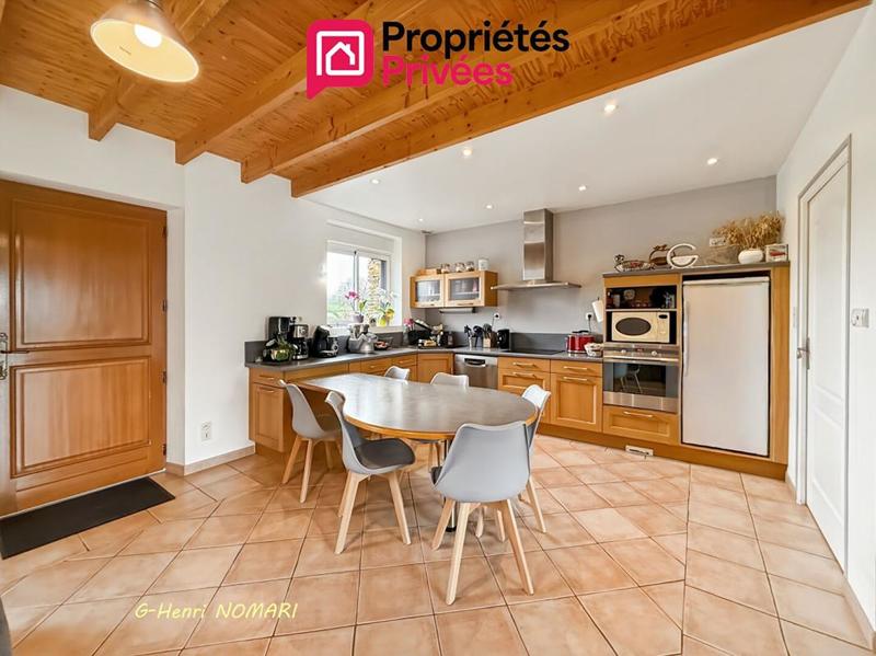 Maison - 176 m² - 9 pièces