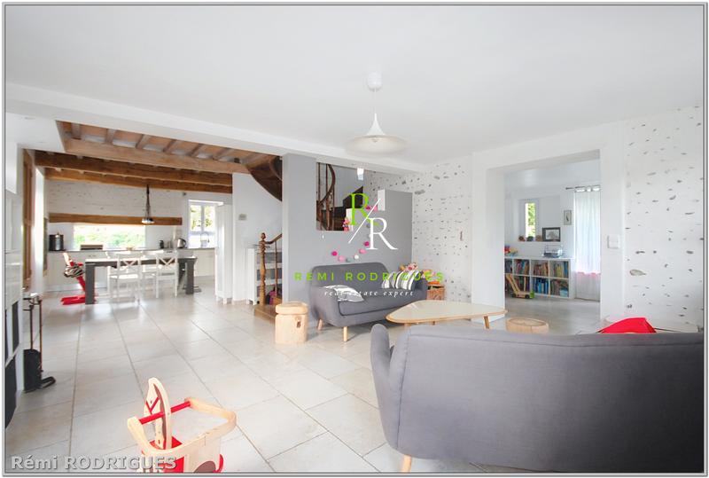 Maison - 219 m² - 10 pièces