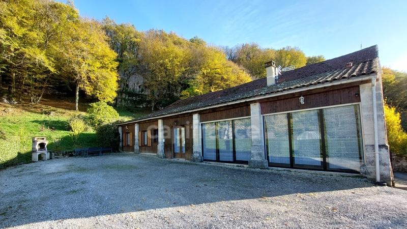 Maison - 250 m² - 10 pièces