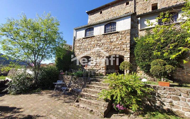 Maison - 278 m² - 13 pièces