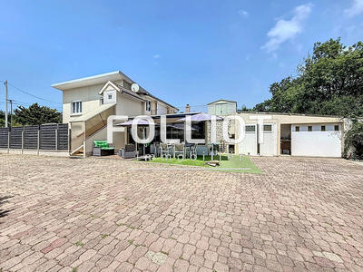 Maison - 140 m² - 7 pièces