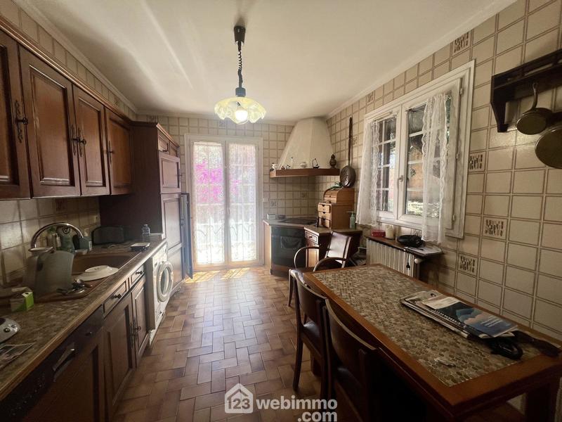 Maison - 220 m² - 8 pièces