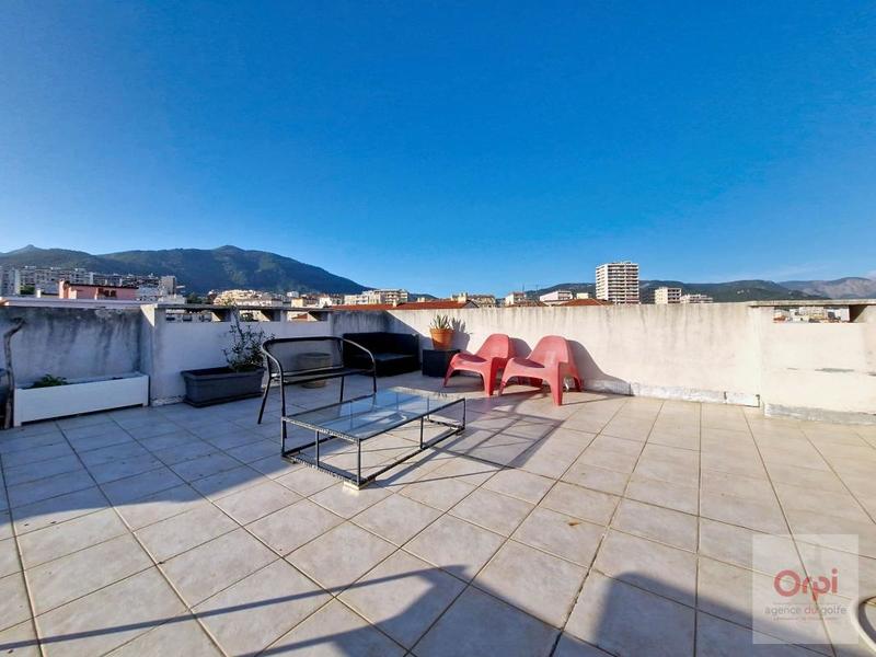 Appartement - 90 m² - 3 pièces