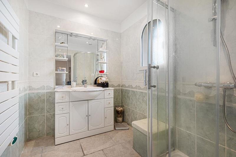 Maison - 256 m² - 8 pièces