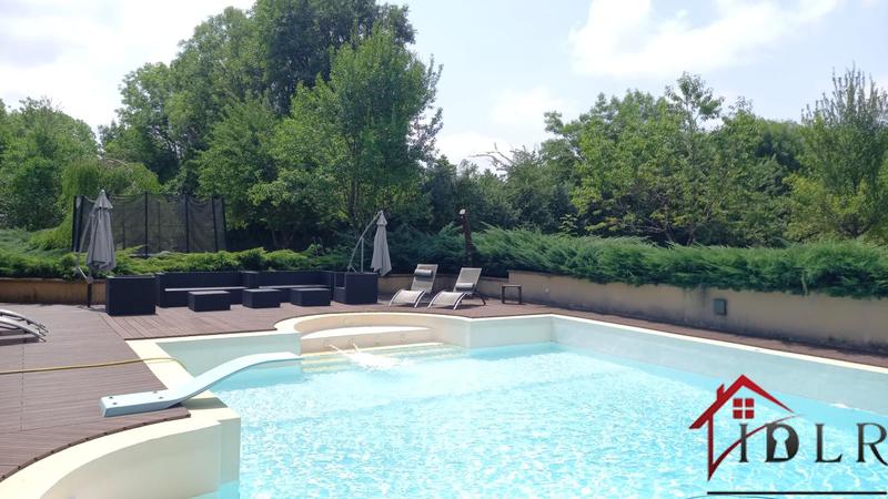 Maison de village - 242 m² - 7 pièces