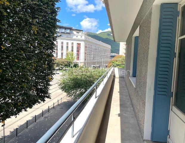 Appartement - 100 m² - 4 pièces