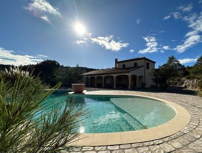 Demeure - 225 m² - 7 pièces