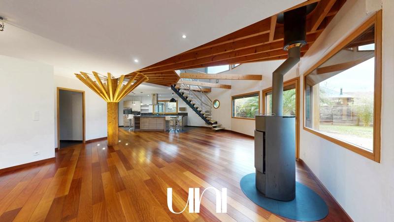 Maison - 200 m² - 7 pièces