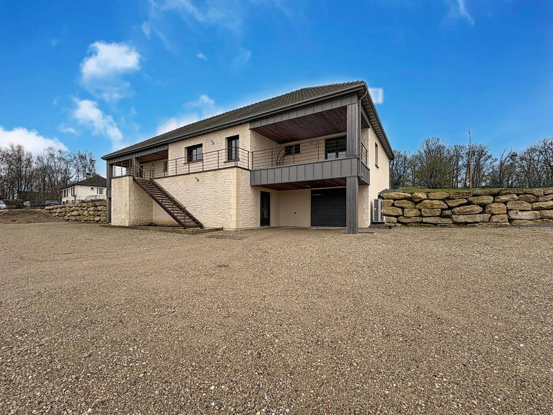 Maison - 420 m² - 7 pièces