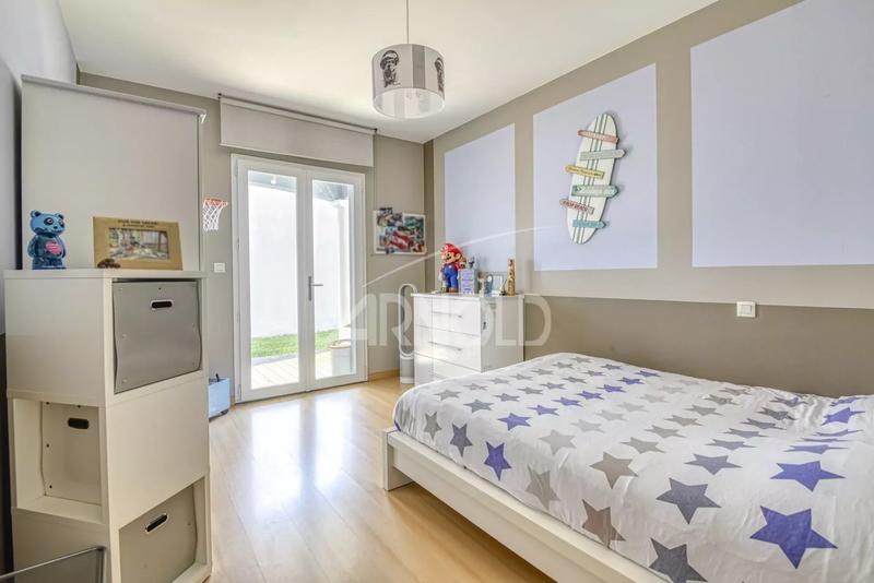 Maison - 250 m² - 12 pièces