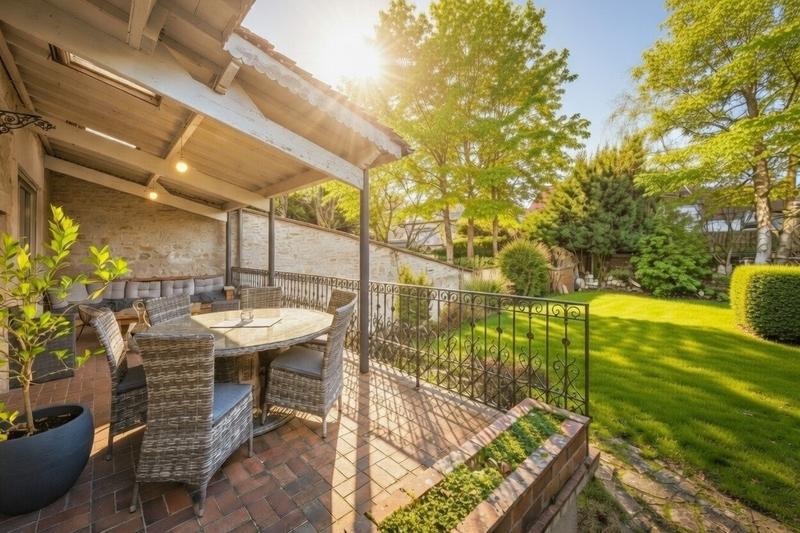 Maison - 210 m² - 8 pièces