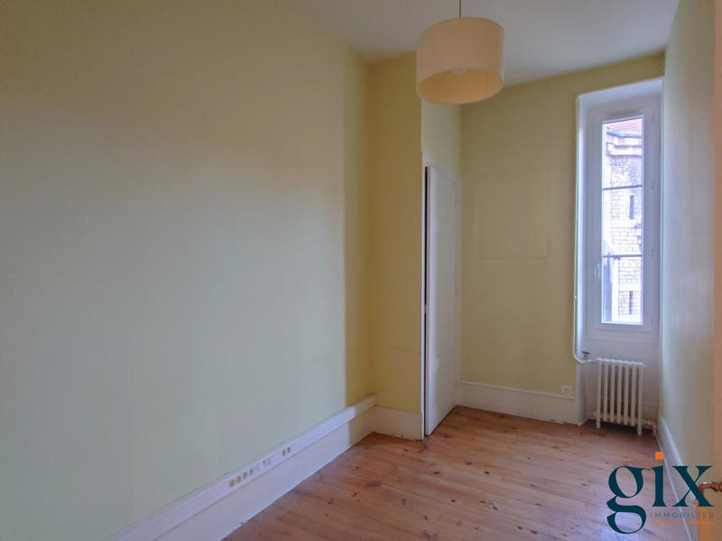 Appartement - 255 m² - 10 pièces