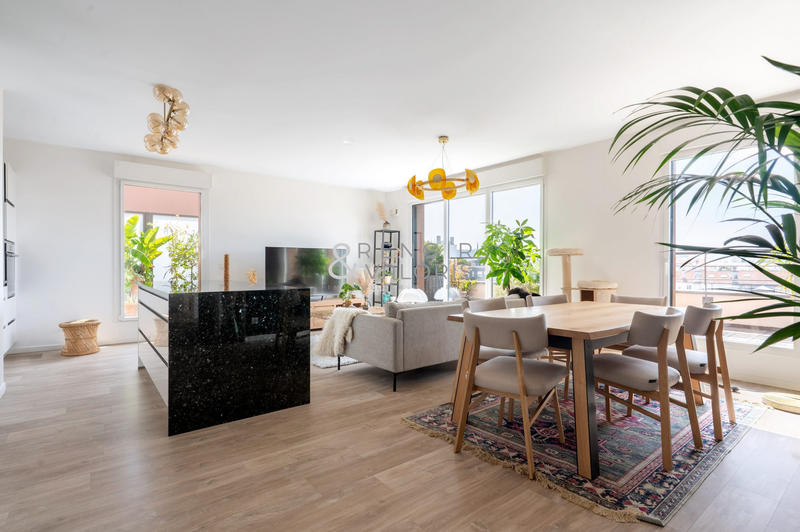 Appartement - 94 m² - 5 pièces