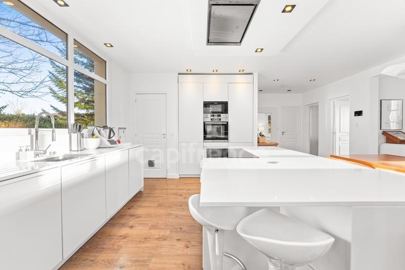 Maison - 207 m² - 6 pièces