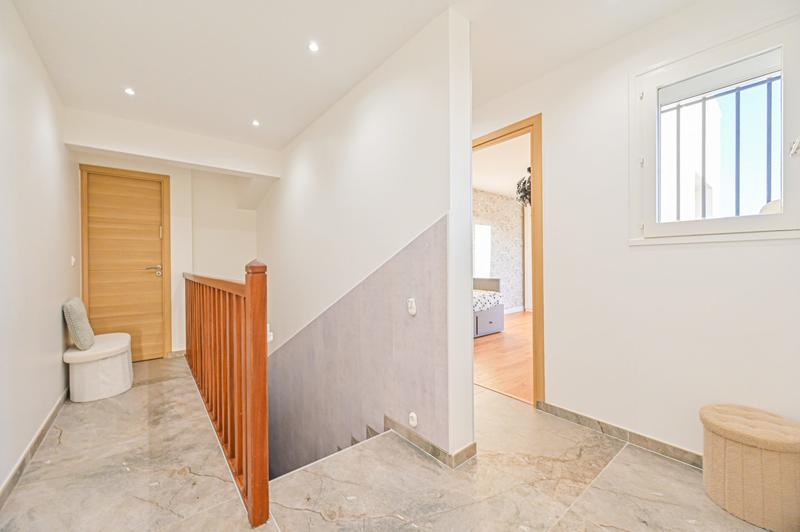 Maison contemporaine - 199 m² - 6 pièces