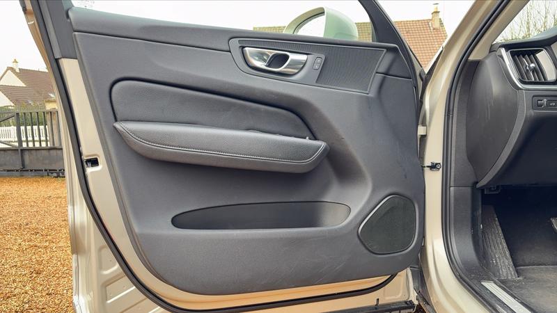 Volvo Xc60 2.0 T8 390 Hybrid Awd Geartronic8 Momentum Business