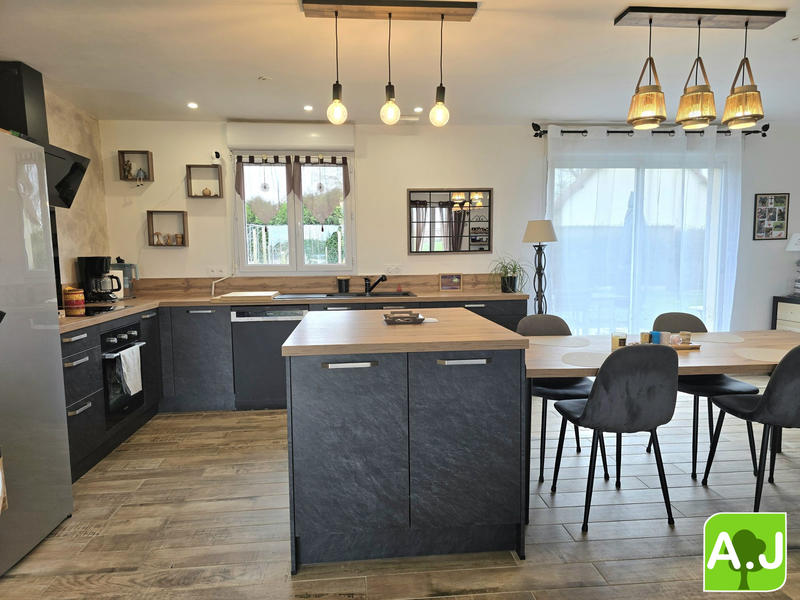 Maison traditionnelle - 90 m² - 5 pièces