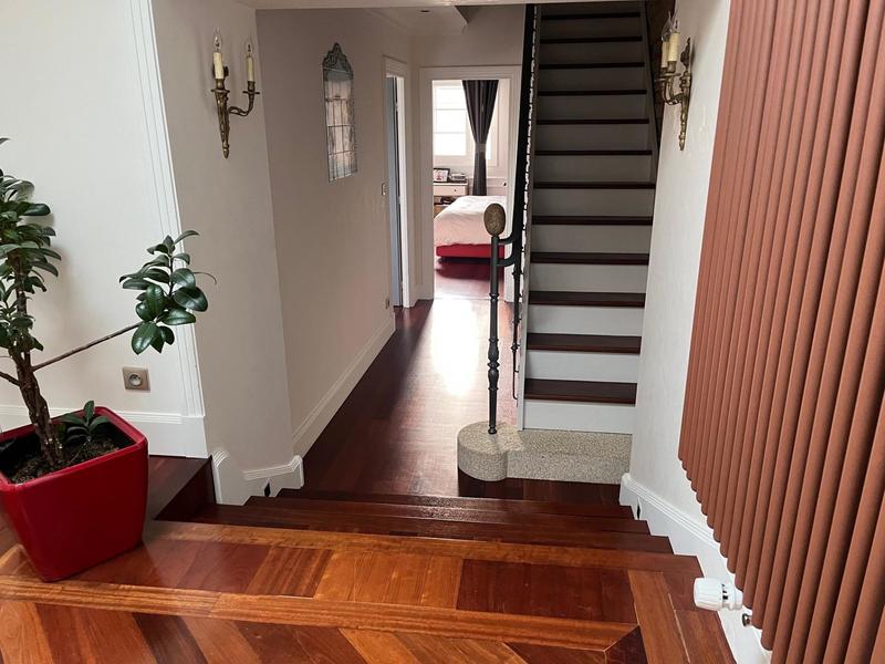 Maison - 230 m² - 7 pièces